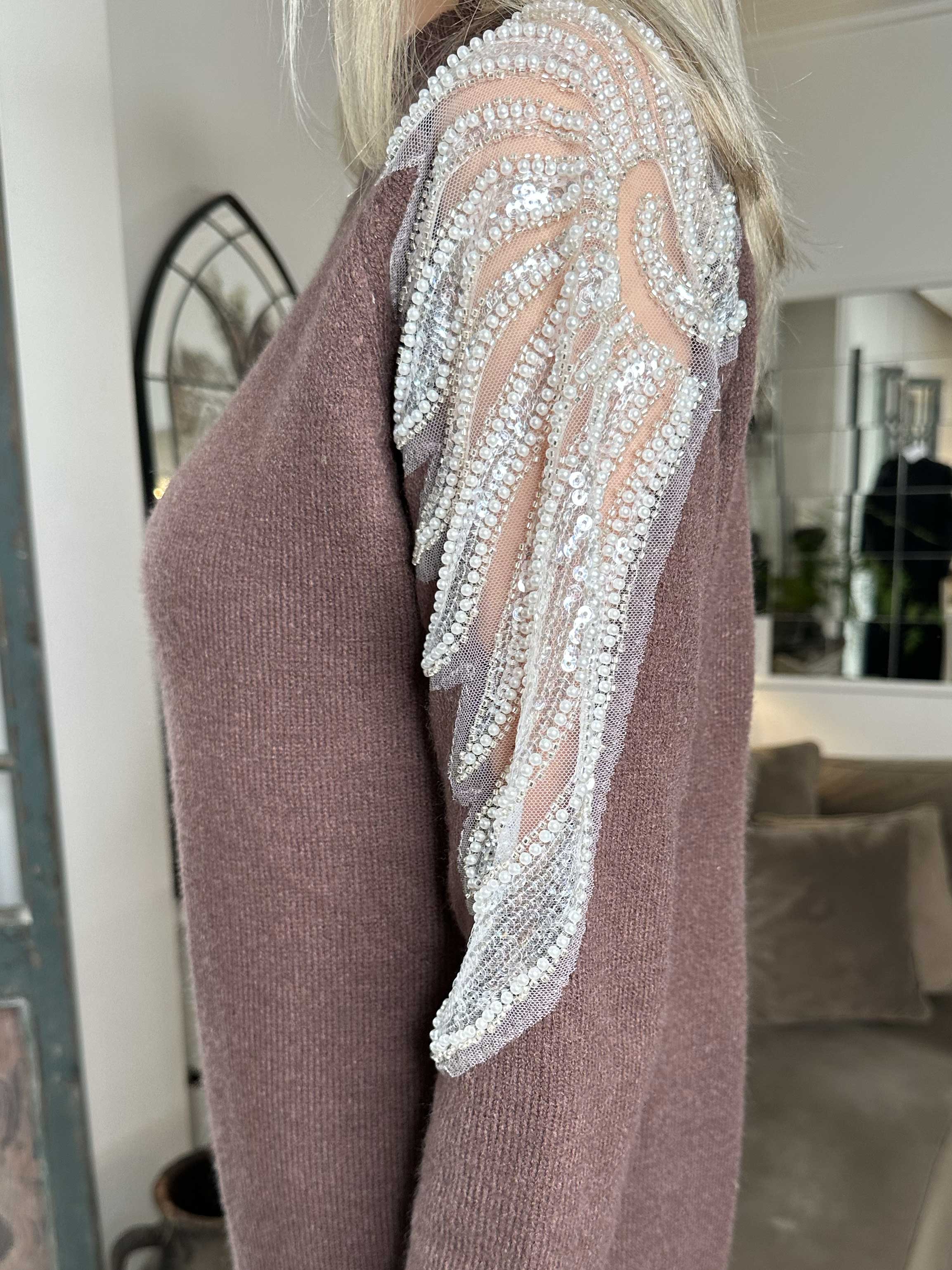 Laila - Stickad klänning med paljetter och pärlor på axlarna